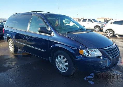 2005 Chrysler Town & Country Touring from USA, damaged, VIN 2C4GP54L45R252326
